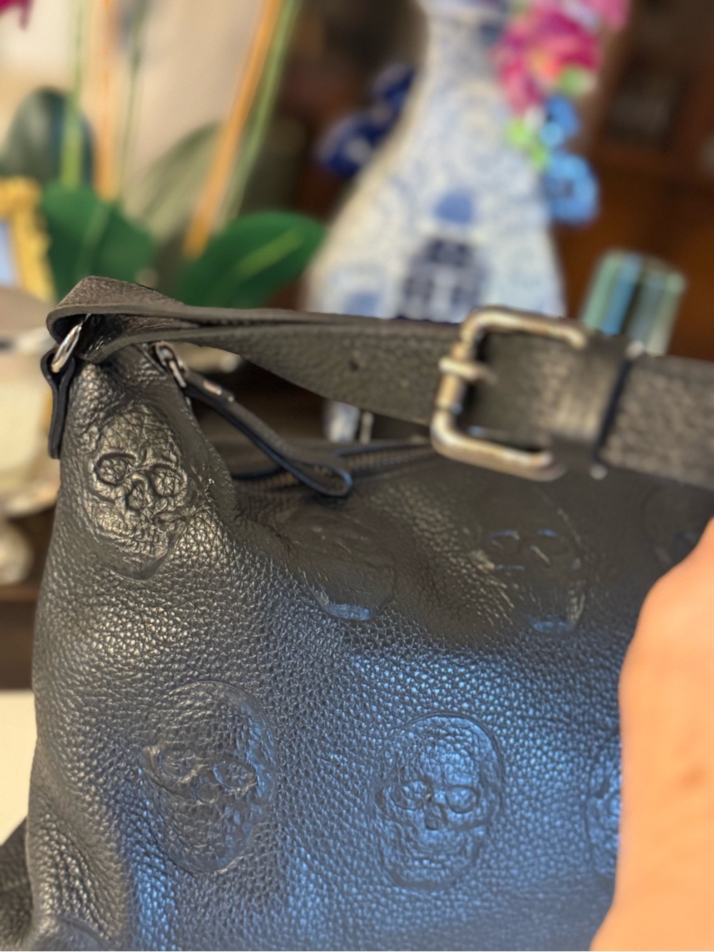 🖤🖤 IO PELLE  ITALIA BLACK LEATHER SCULLS BAG! 🖤🖤 - Picture 9 of 11